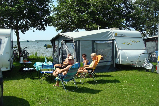 "Camping am See"